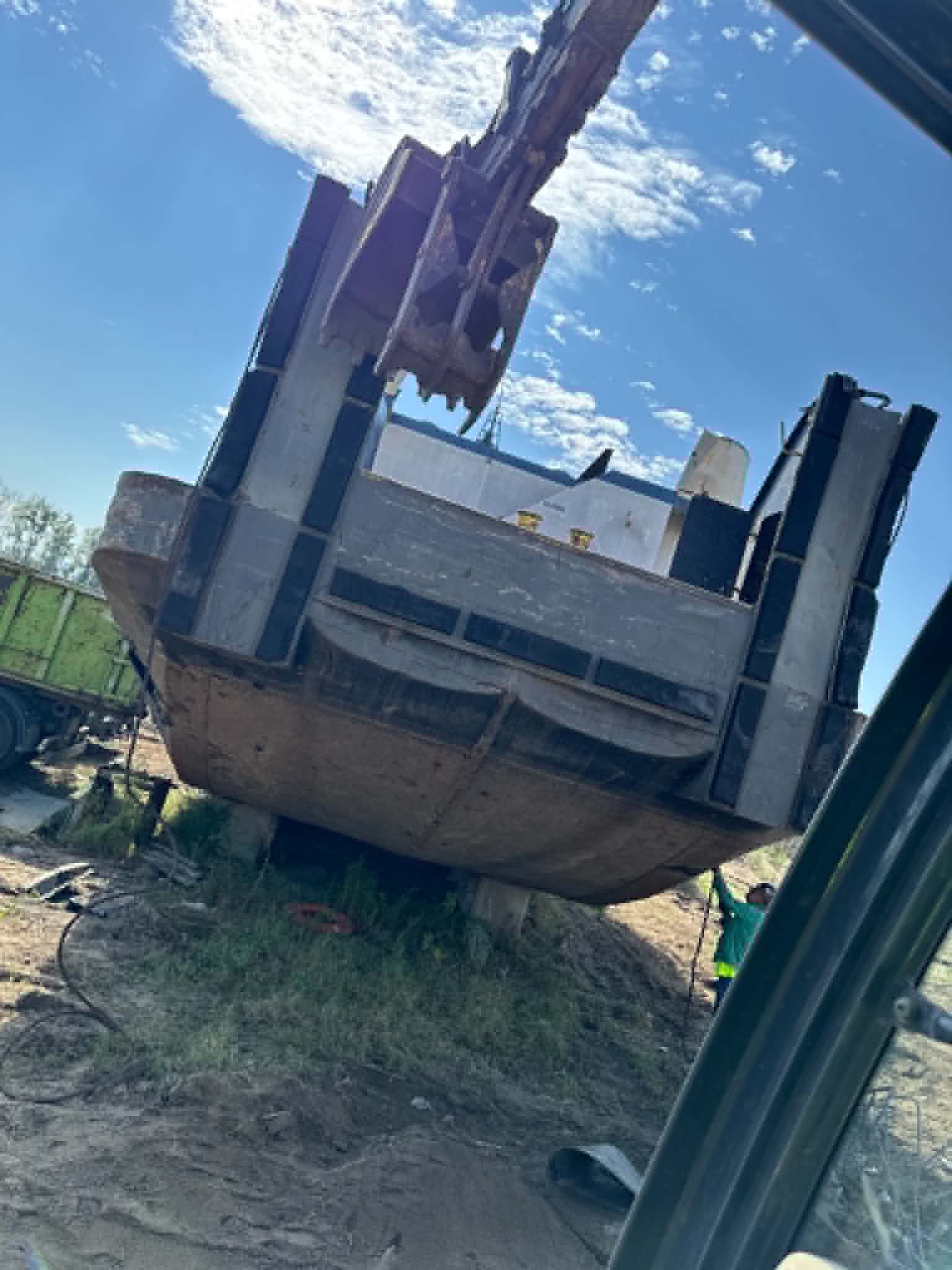 Heavy excavator demolition bucket used for concrete and structural removal